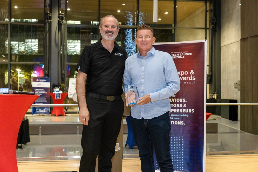 Doug Hockstad presents the DNA Award for Leadership & Vision to Gregg Scoresby. 