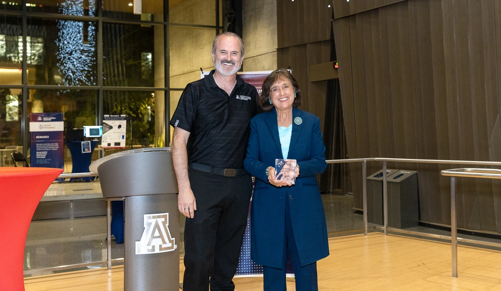 Doug Hockstad presents the Inventor of the Year award to Roberta Diaz Brinton.